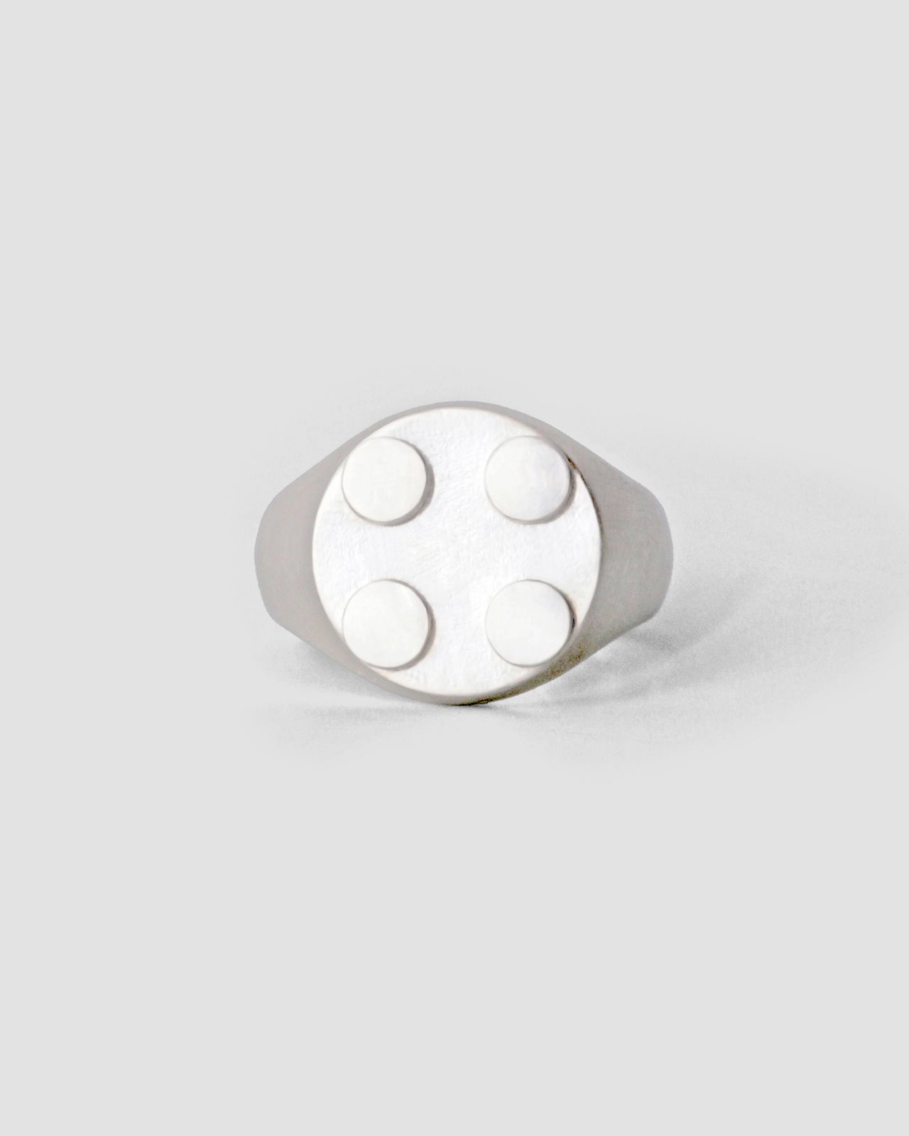 MB ROUND SIGNET RING