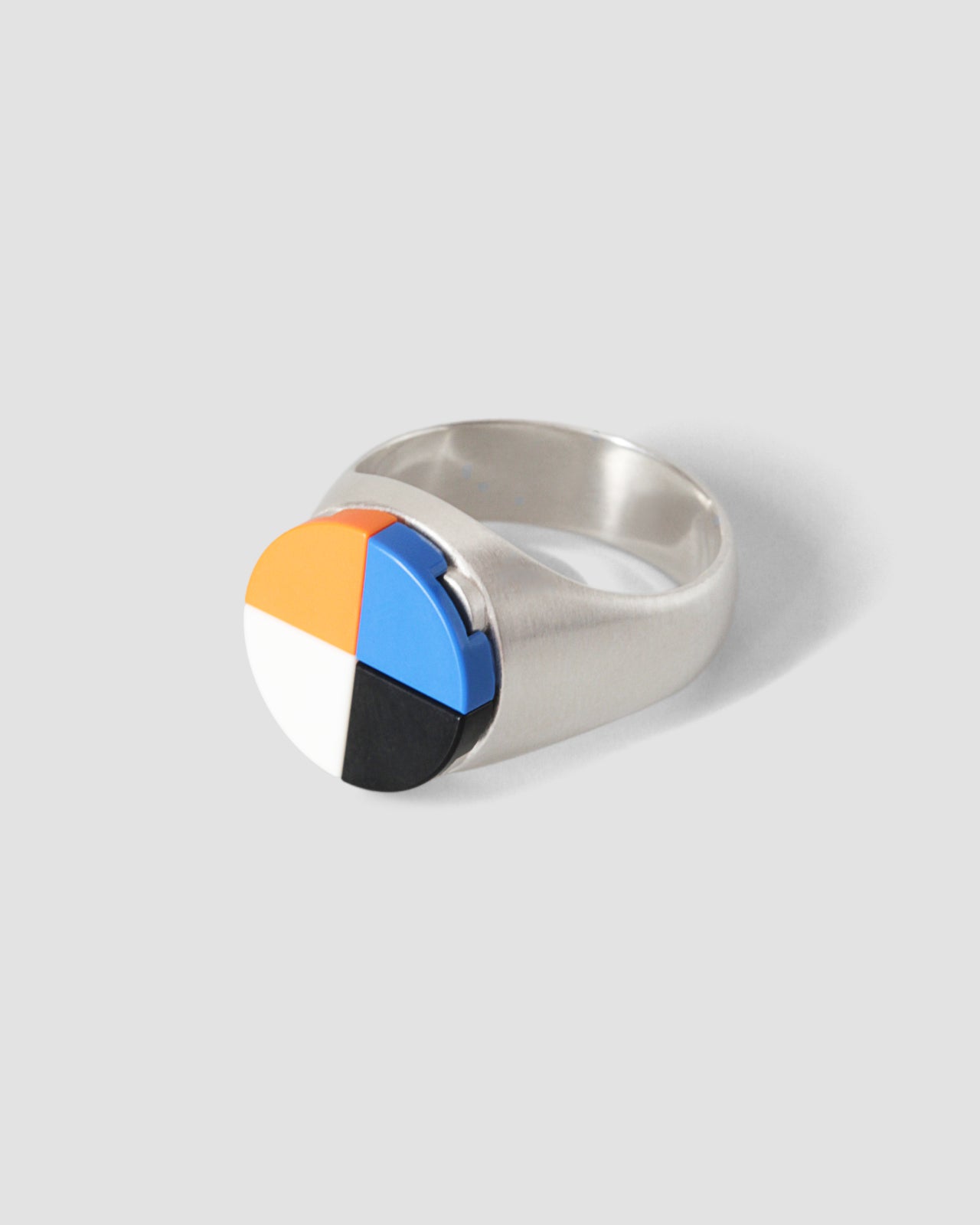 MB ROUND SIGNET RING